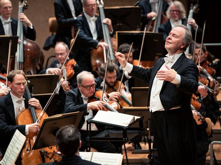Sakari Oramo takes over the baton from Daniel Barenboim